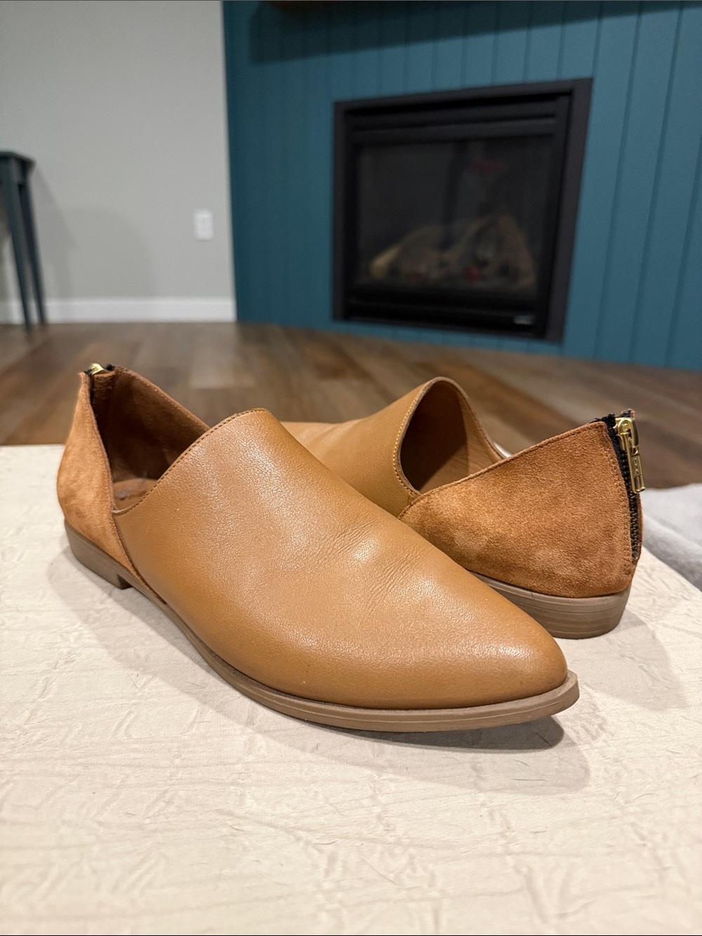 Tan Bueno ‘Beau’ Style Women's Slip-On Flats